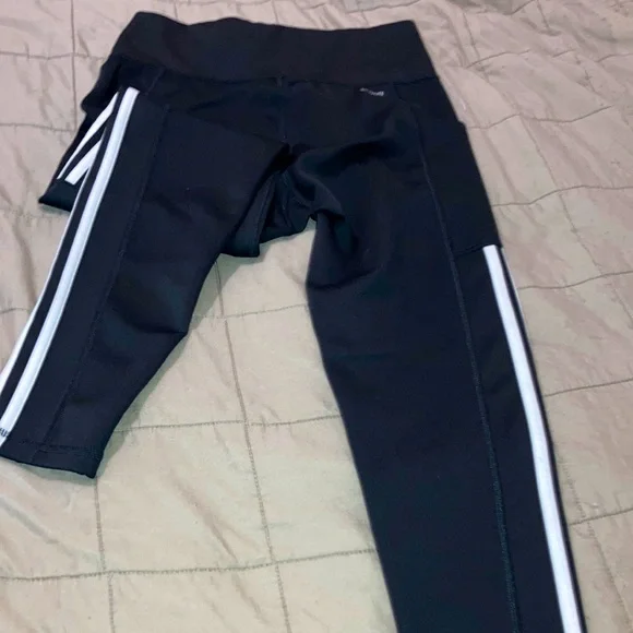 Adidas medium - Picture 1 of 4
